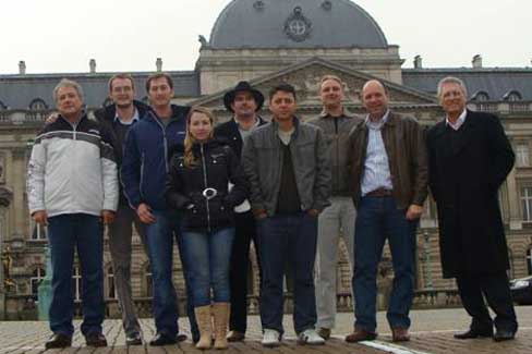 (izquierda a derecha): Mauri Mazureck, director de Pluma Agroavícola; Pieter Hemeryck, director de Petersime NV en América Latina; Heládio Lorenzi, supervisor de producción de Agrogen; Belisa Krieger, jefa de calidad de Big Frango; Antonio Geraldo da Silva, jefe de ventas de Petersime do Brasil; Evair Basso, jefe de salas de incubación de Brasil Foods, Felipe Kroetz, CIEX de BR Foods; Vasco Marcon, coordinador de salas de incubación de Globoaves; Donato Moro, director de operaciones de Petersime do Brasil.