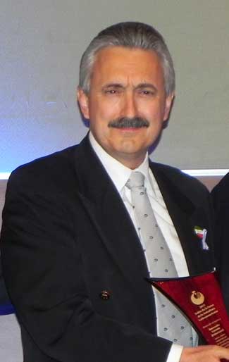 Dr. Bernardo Lozano