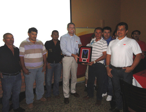 Entrega del premio a las granjas ganadoras 
